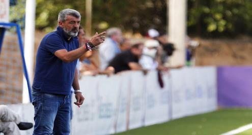 ألميريا يُنهي تعاقده مع أوسكار فيرناندز